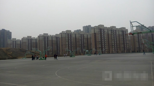 西安理工大学(曲江校区)生活区-篮球场