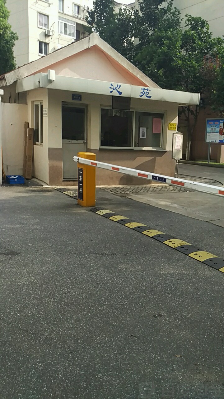 江苏省苏州市苏州工业园区现代大道(星港街口)