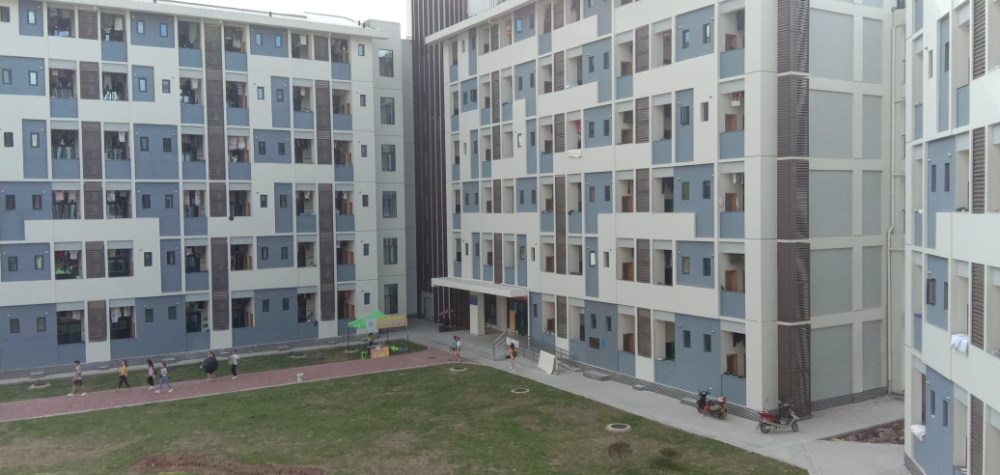 重庆大学城市科技学院女生宿舍楼-17栋