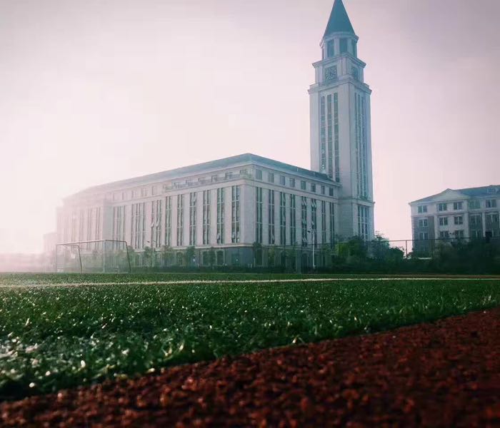 上海中侨职业技术大学-足球场