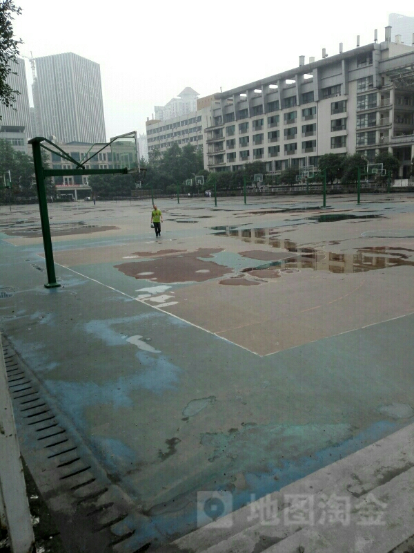 重庆市医大学-篮球场