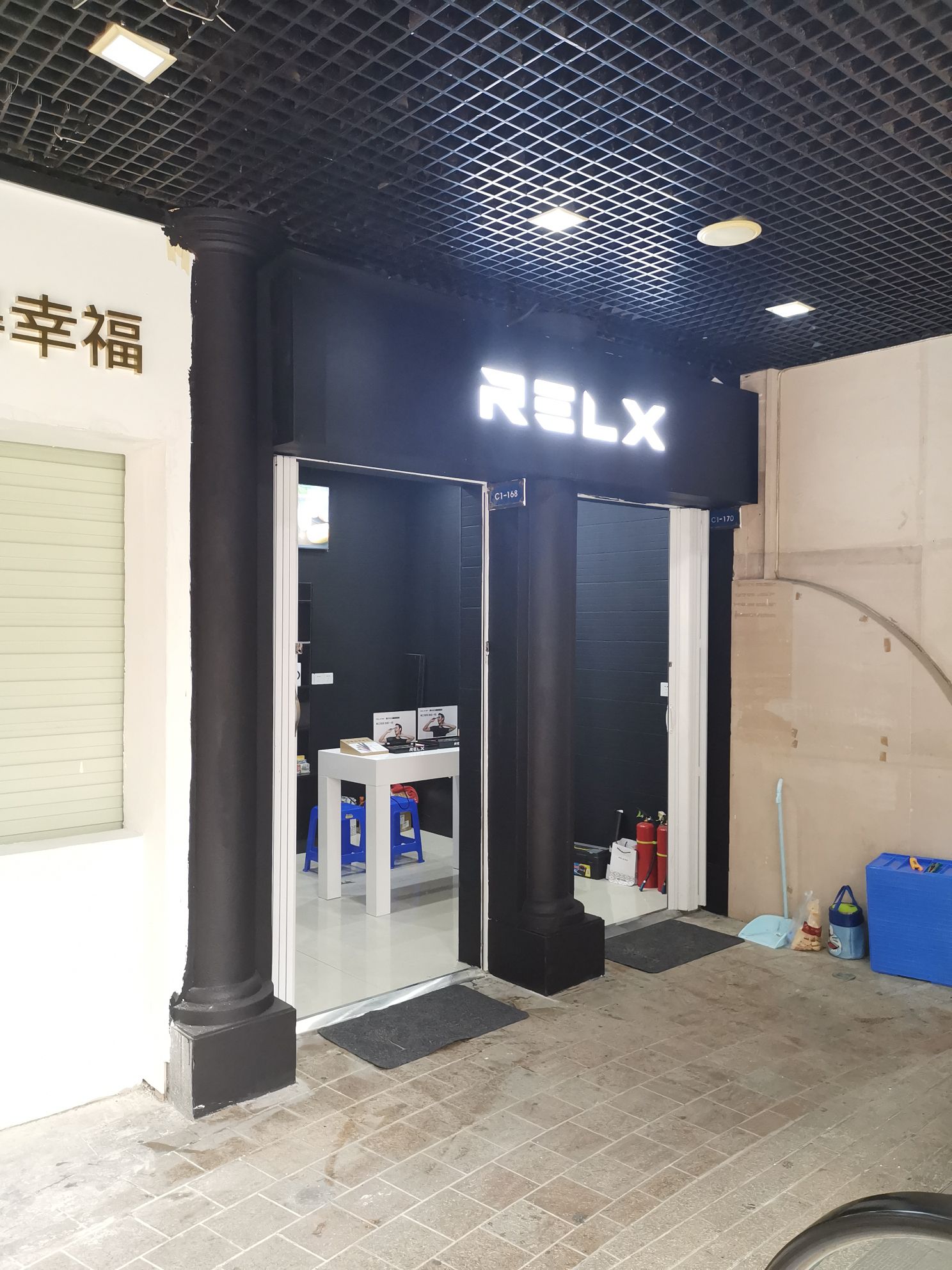 悦刻电子烟门店图片