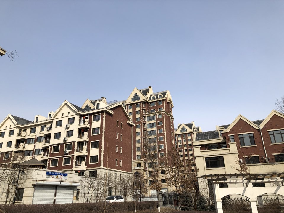 黑龙江省鹤岗市南山区六号街道北红旗路瑞达·锦华公馆