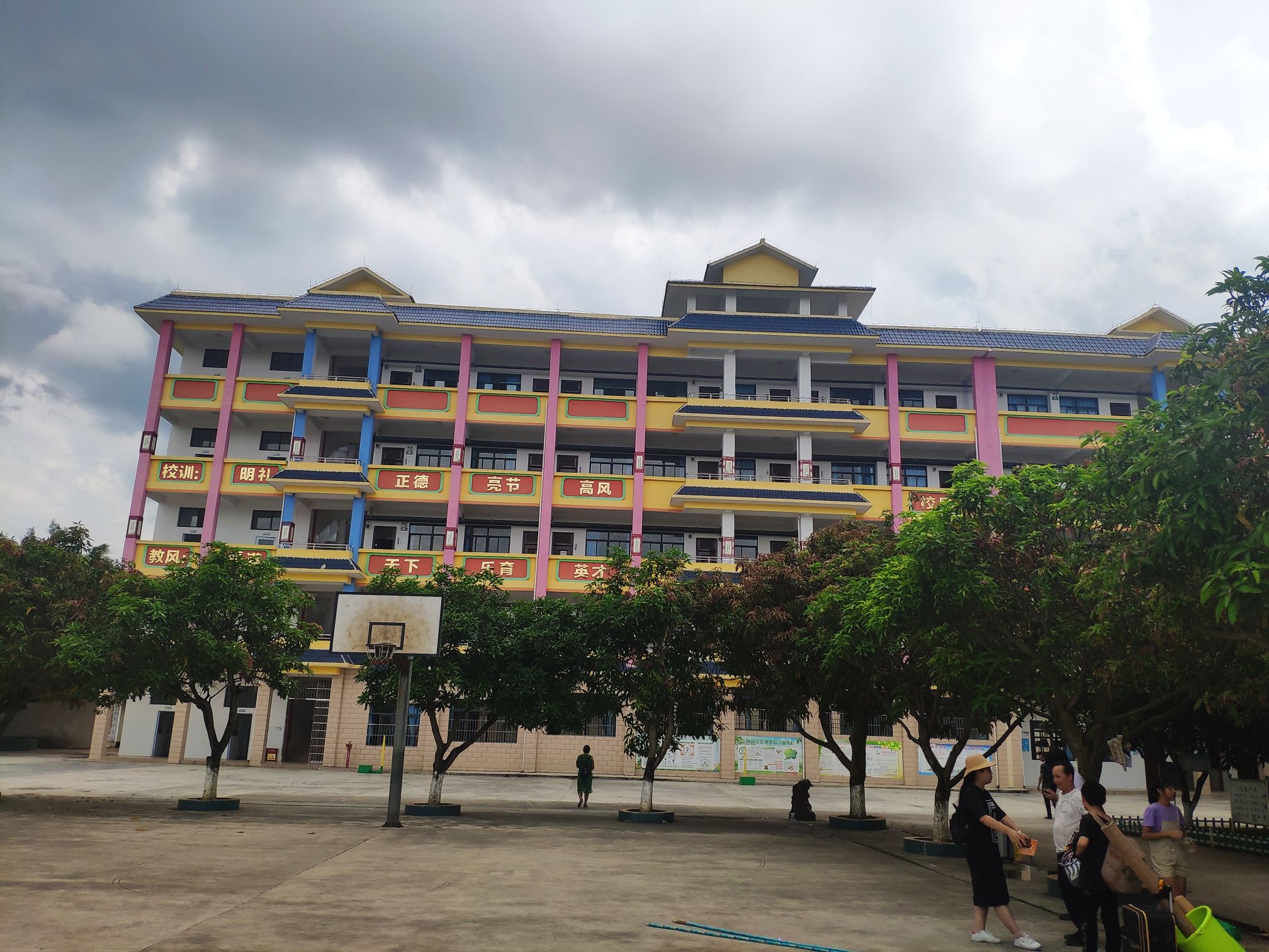 地址(位置,怎么去,怎么走):  南宁市上林县明亮镇华亭街104号