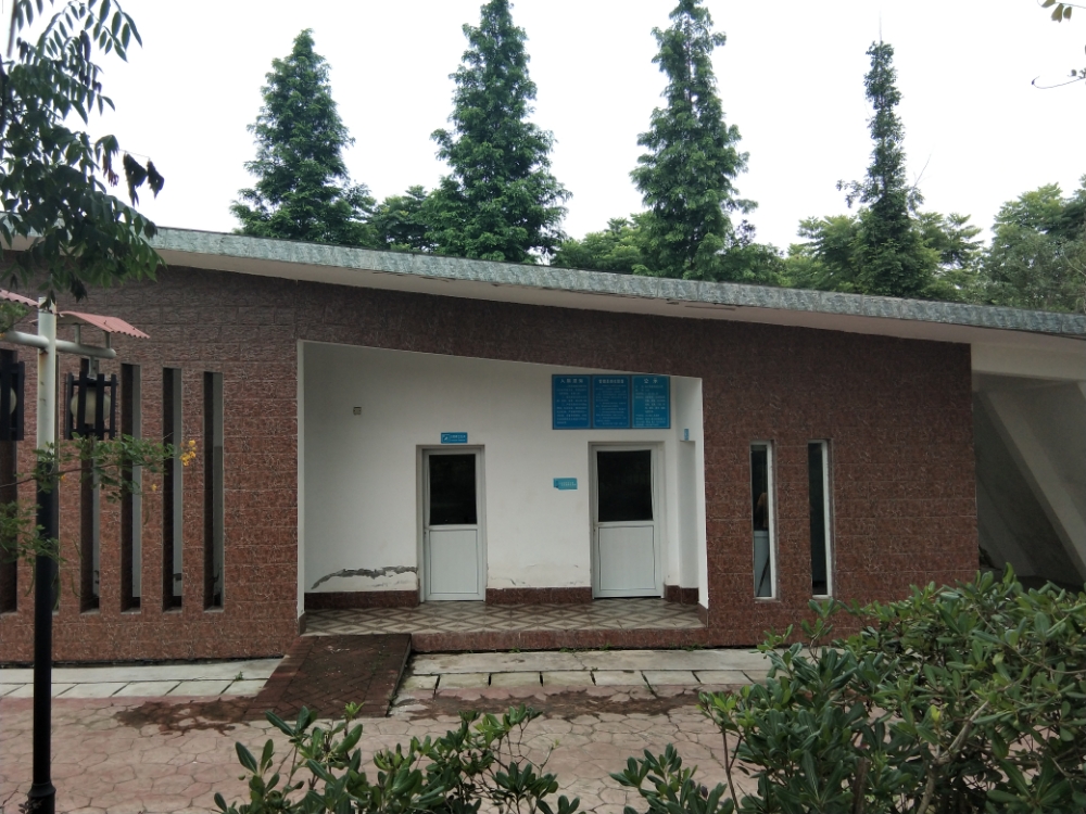 邛崃市冉义景观沟1号公厕(琼莱219上江小区对面)