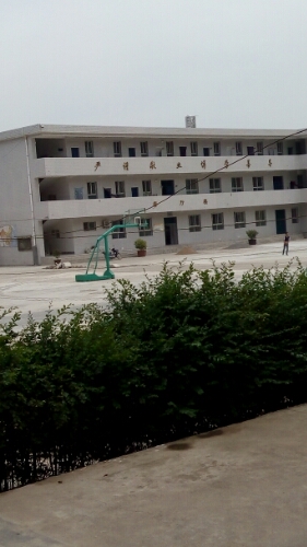 西荆中学