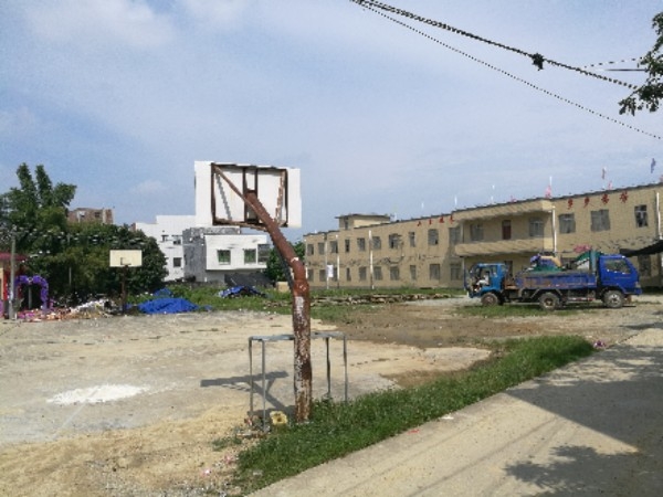 下中篮球场
