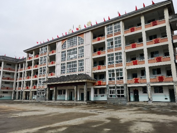 龙陵县标签: 中学 教育培训  龙陵第二中学共多少人浏览:3545380