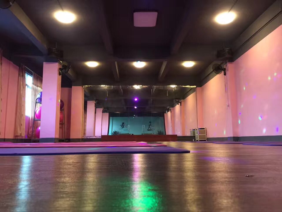 龙开韵健身俱乐部
