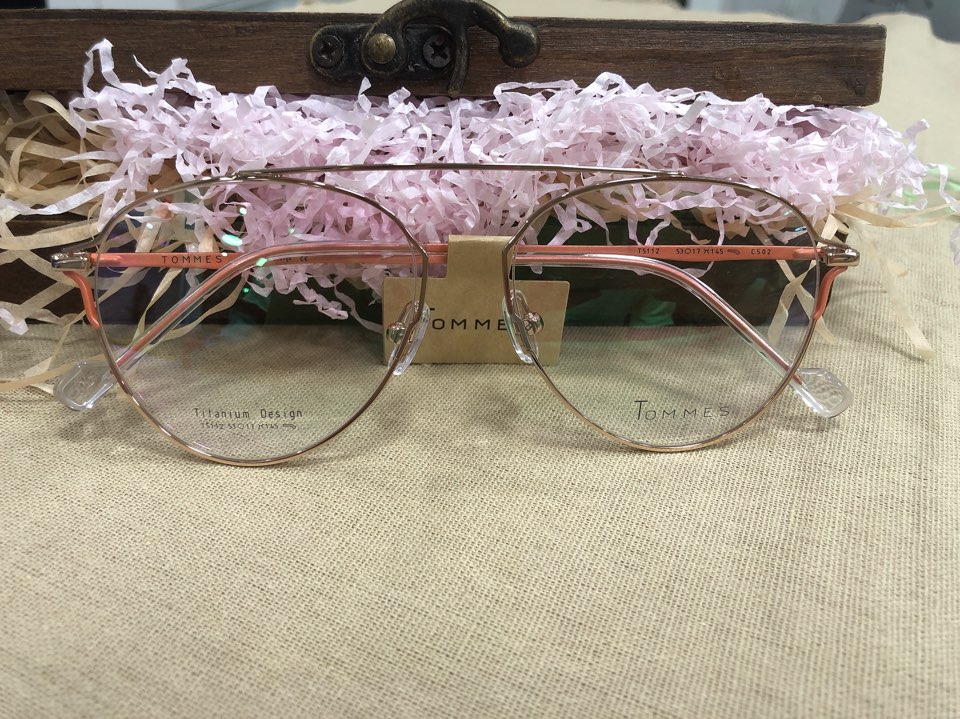 黎明眼镜工作室