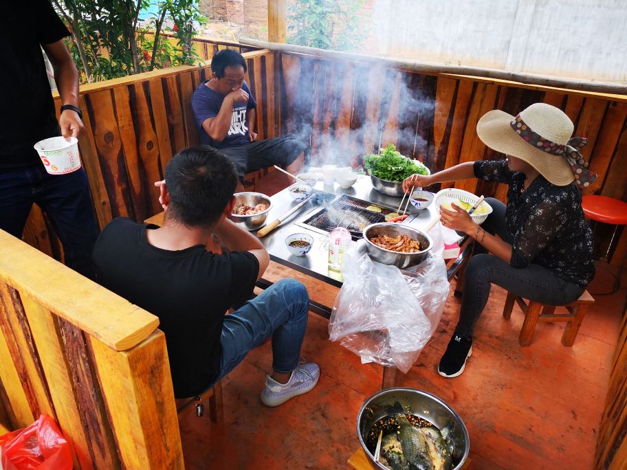 楚雄谨灏休闲餐
