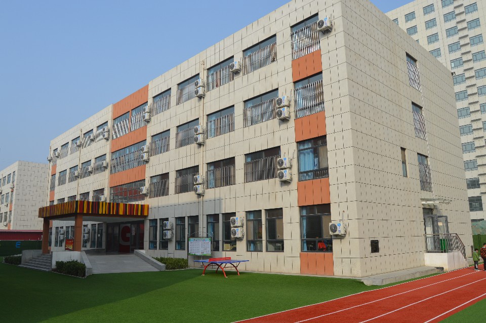 行知科级城小学