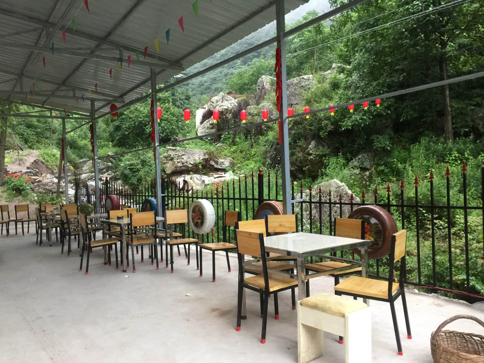 蓝田县 >> 美食标签: 中餐馆美食餐馆 山水之涧农家乐餐吧共多少人