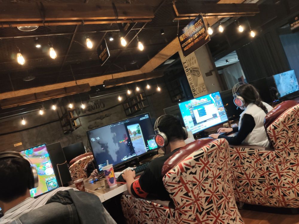 电竞蜂网吧(万达广场店)