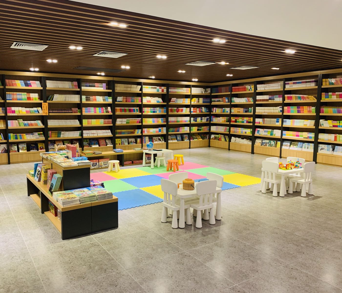 跨境说书局(励骏庞都广场店)