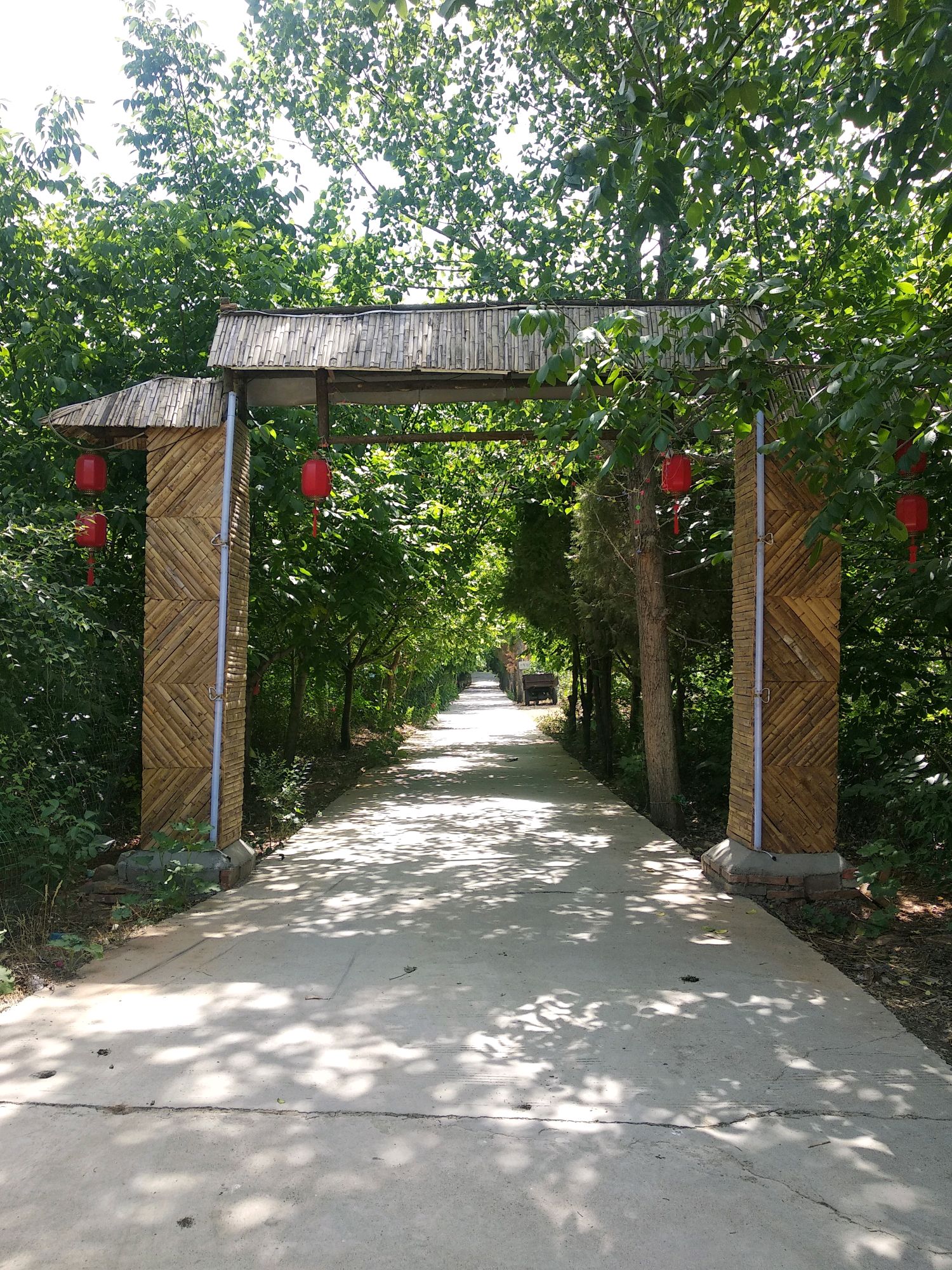 辉县市 >> 生活服务标签: 农家院休闲娱乐 辉县市白土岗地锅村休闲