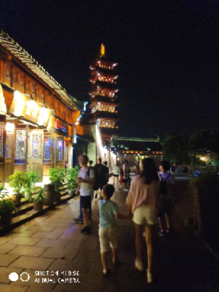 乌镇西栅酒吧一条街