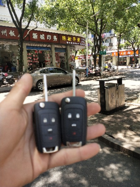 陈壮开锁配汽车钥匙