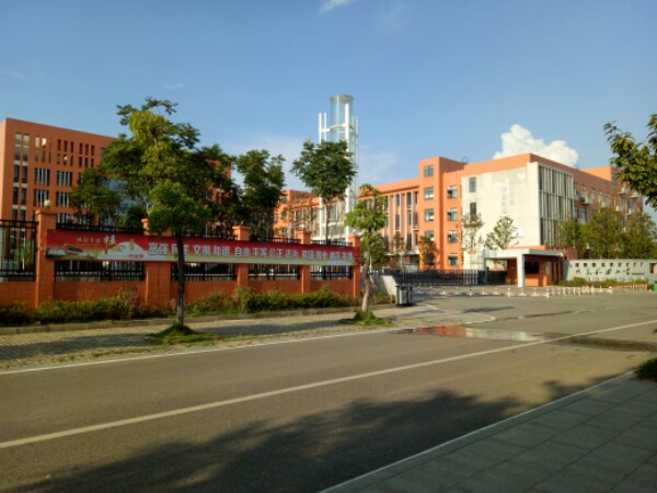 湖南省湘潭市雨湖区和平街道学府路九华和平小学