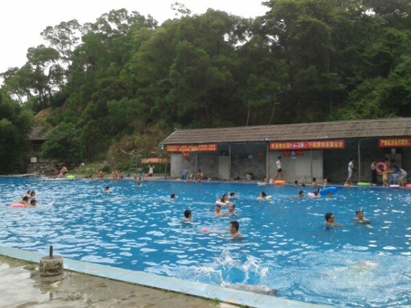 凤凰山游泳场