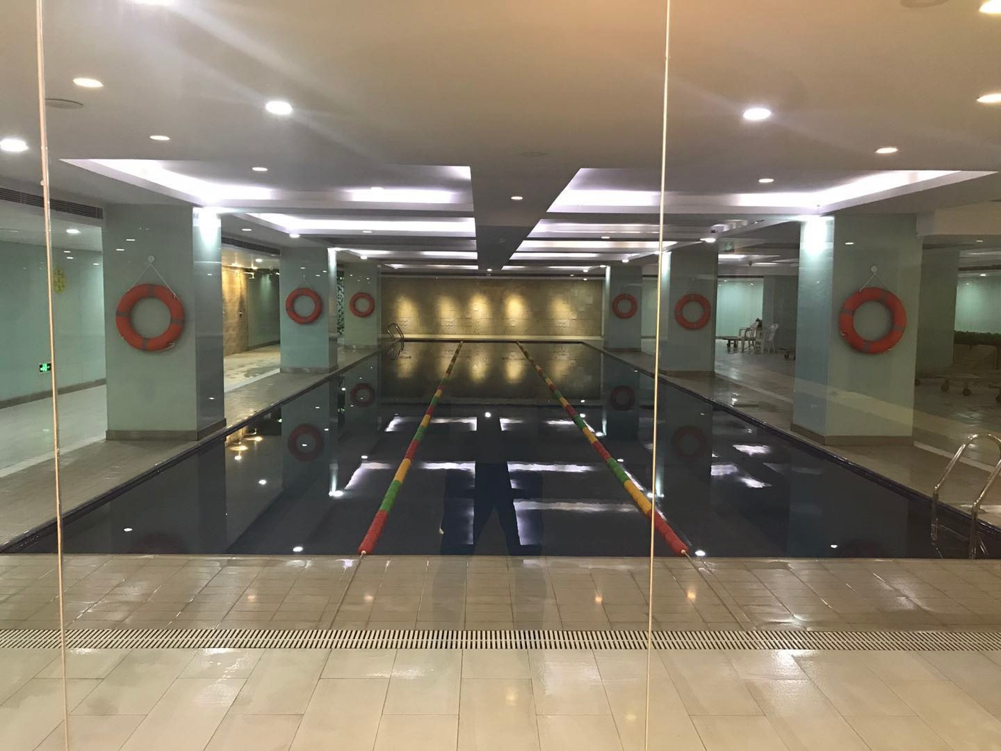 赛国游泳俱乐部