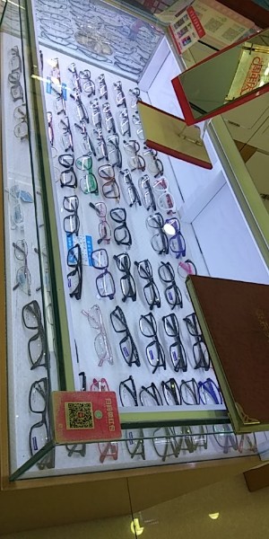 直明眼镜(鼎裕商场店)