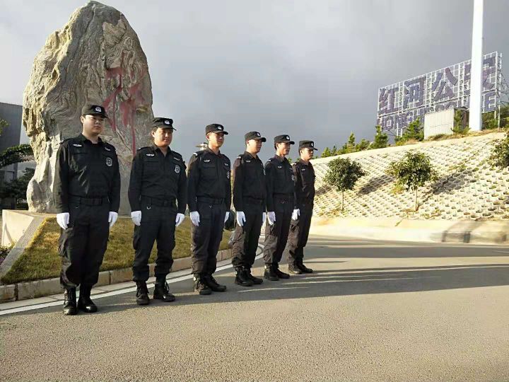 人民警察学校内红河州人民警察学校-战训楼附近