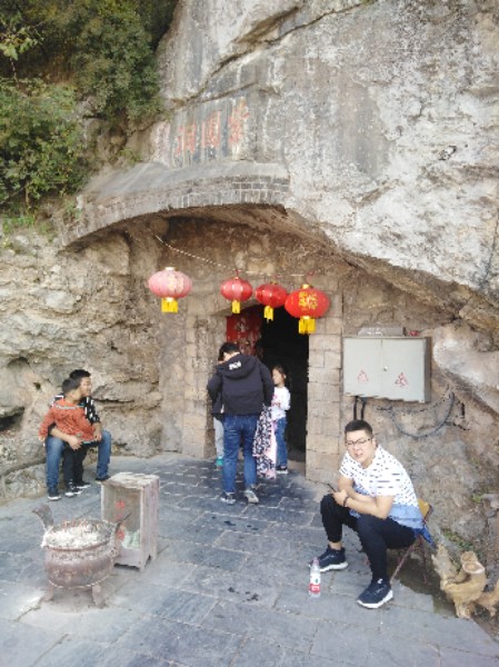 黄龙潭景区-紫团洞