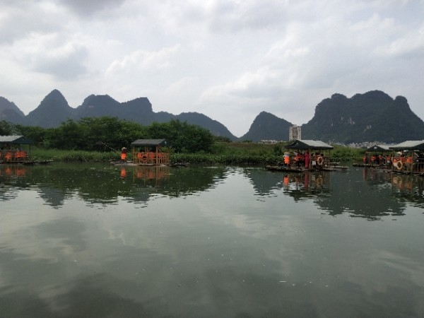 醉美人景区竹筏漂流