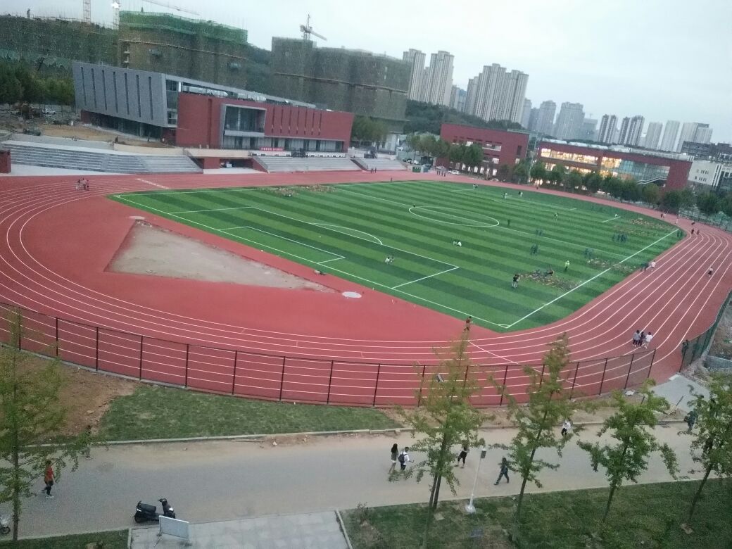 青岛理工大学-东体育场