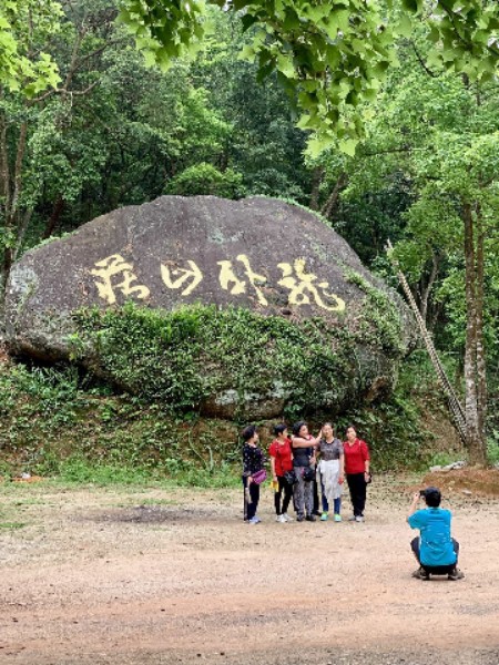 龙卧山庄