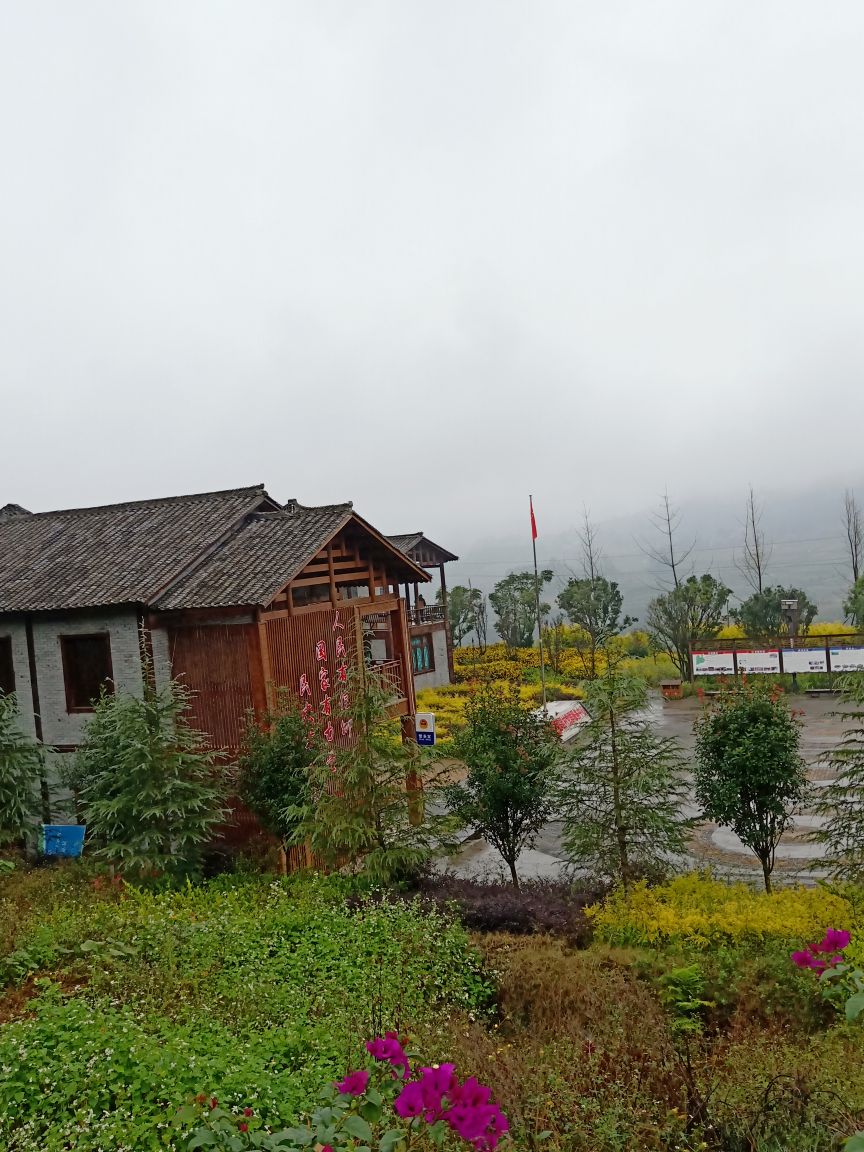 黔西南布依族苗族自治州普安县(联盟小学南侧约100米)