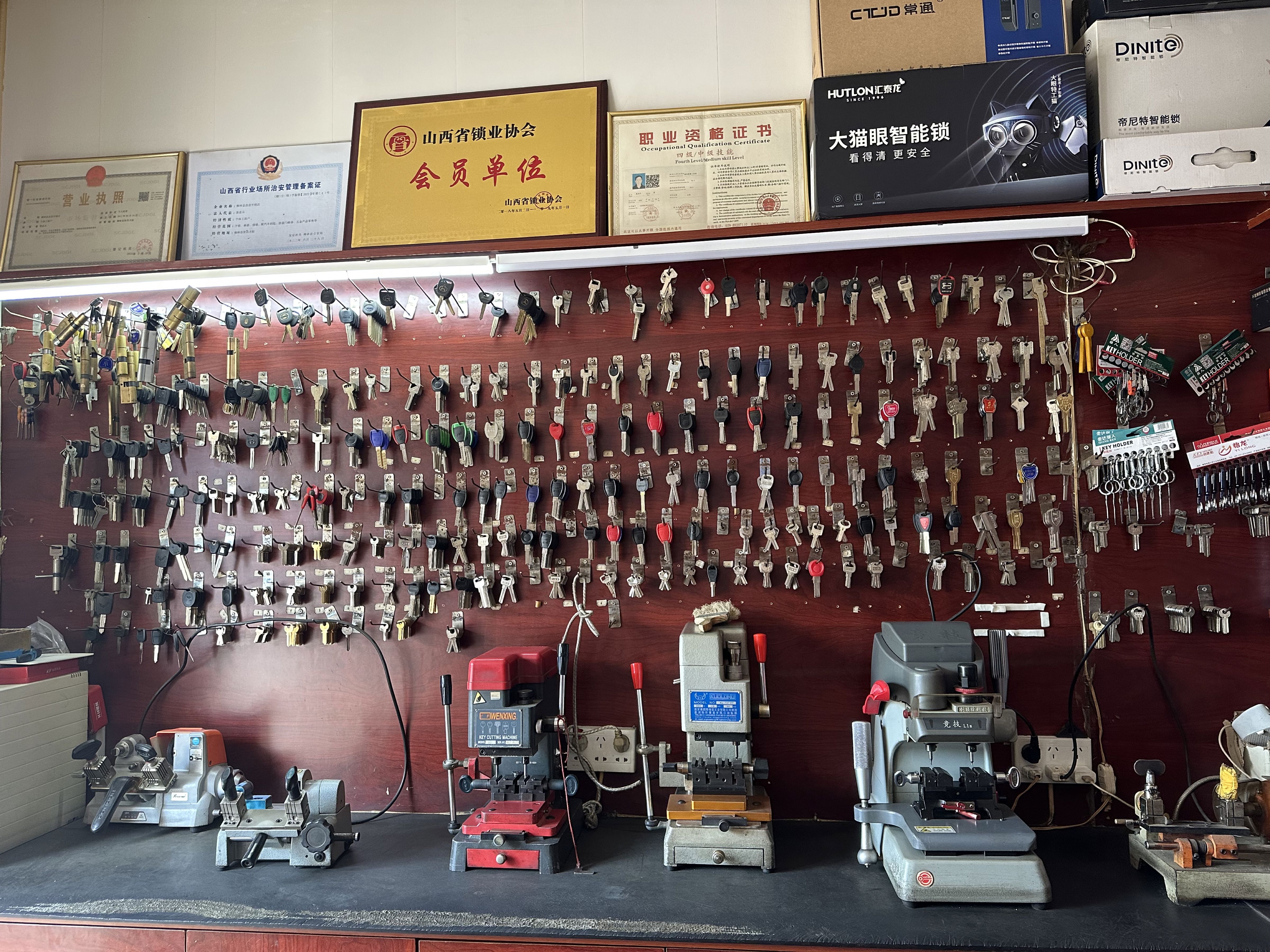 彦彦开锁换锁指纹锁专卖