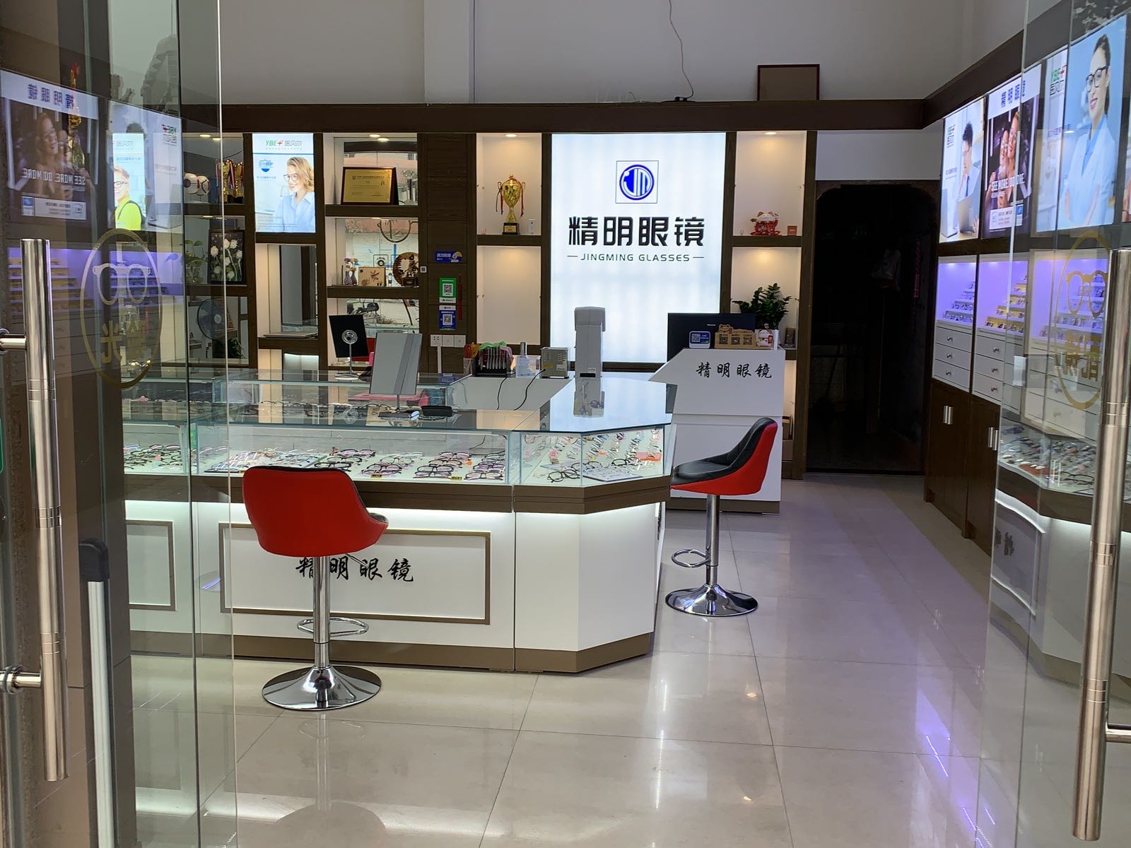 泱精銮羁明眼镜(湖坡大道店)