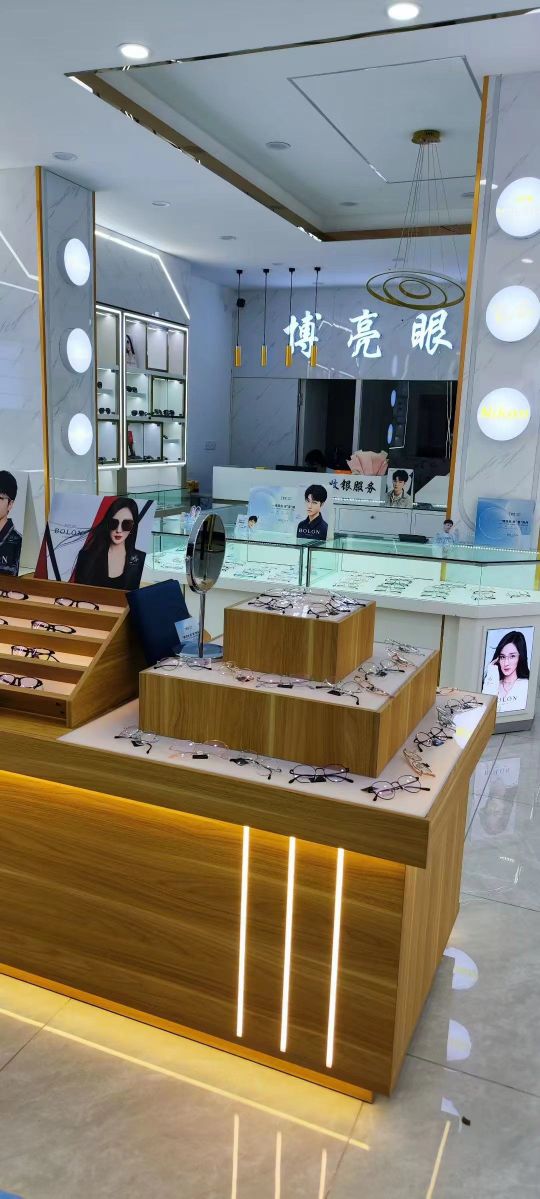 博亮眼镜暴龙旗舰店