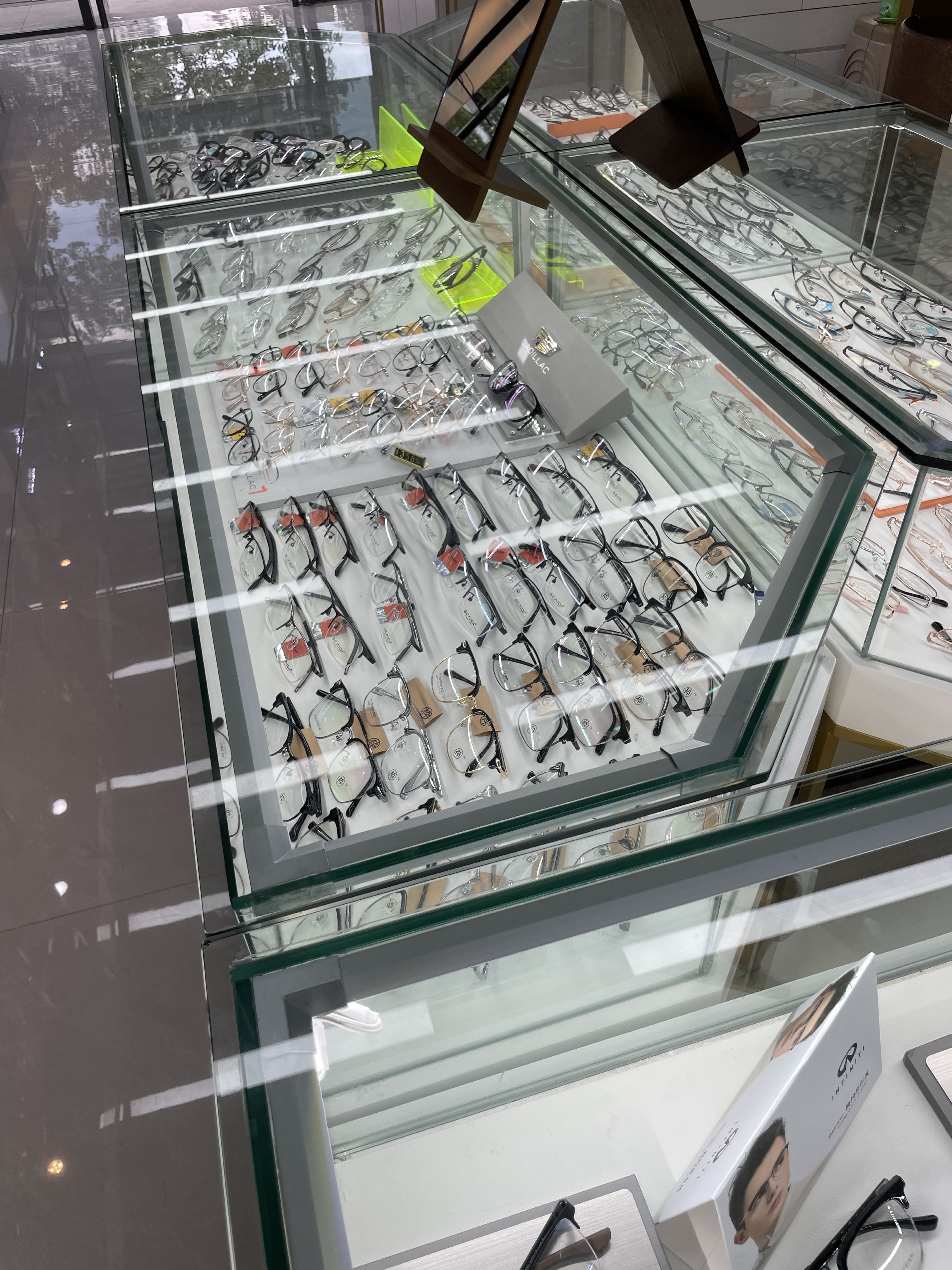 睛亮眼镜(银滩天际店)