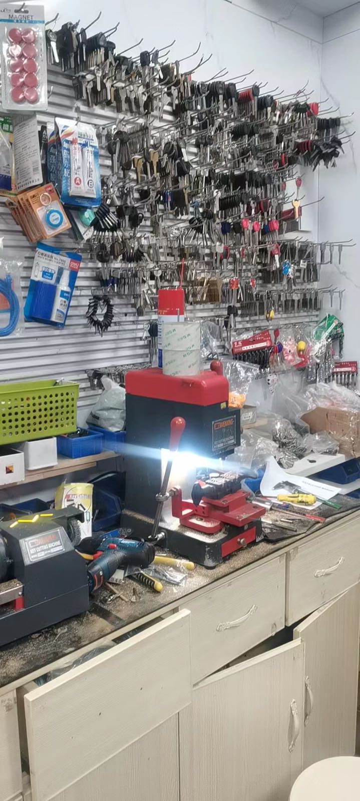 开锁换锁配钥匙刻章图文广告