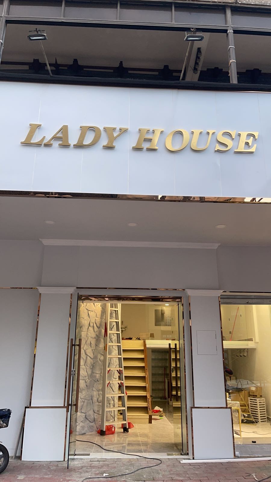 LADY HOUSE