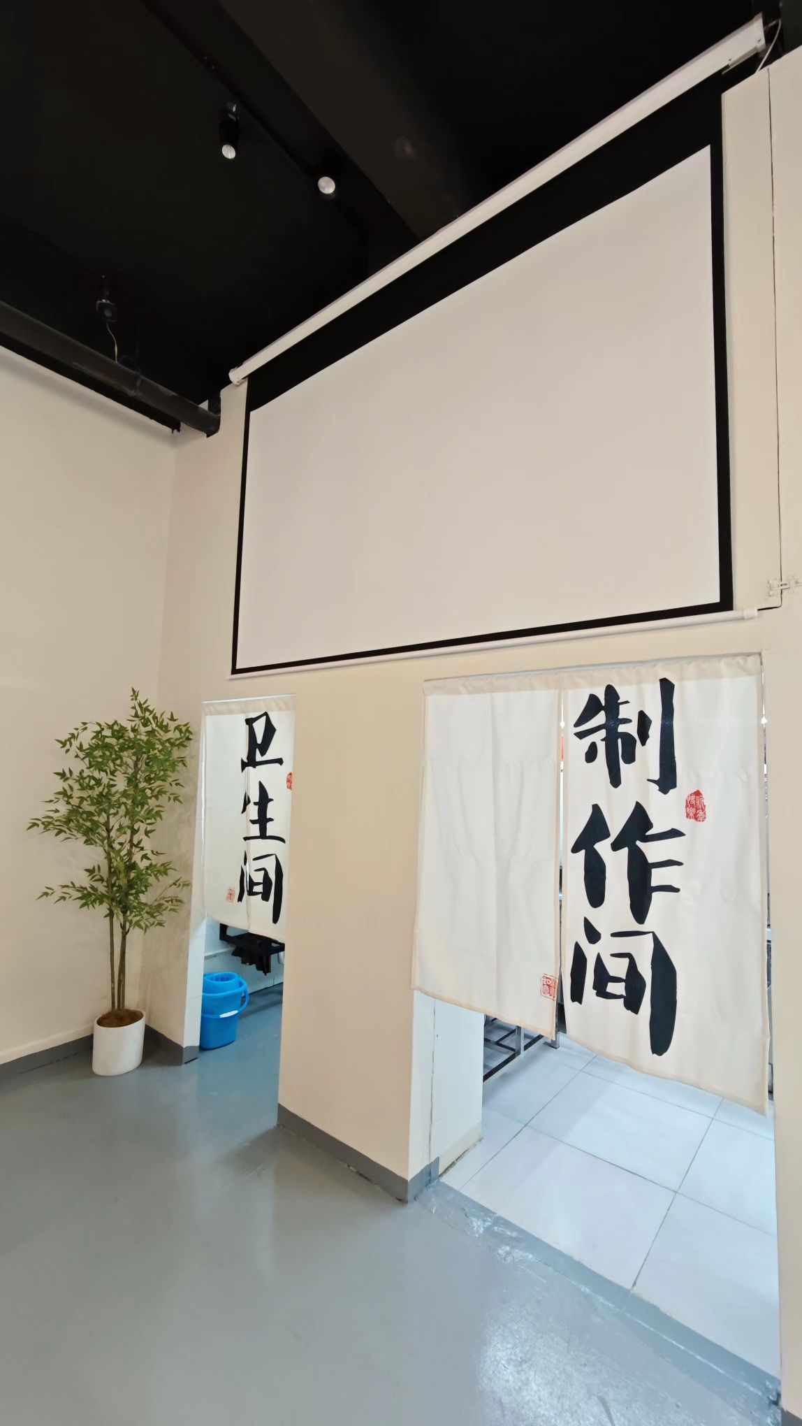 广场二老瀹咻烧烤