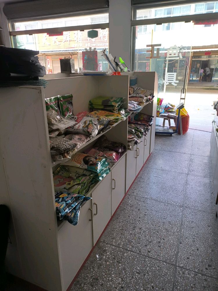 双轮渔具玩具店